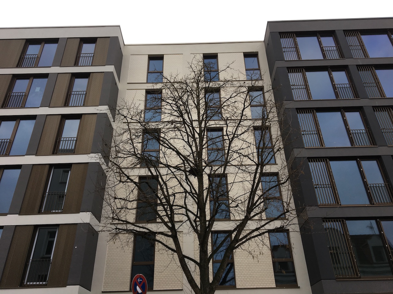 Fassade des Projekts "Lucente" mit den zwei Appartementhäusern in der Eppendorfer Landstraße 107/109